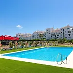 - Marina Banus, Puerto Banus, 2br Renovated, Pool & Parking Apartamento *