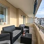 - Marina Banus, Puerto Banus, 2br Renovated, Pool & Parking Marbella