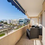 - Marina Banus, Puerto Banus, 2br Renovated, Pool & Parking Apartamento Marbella