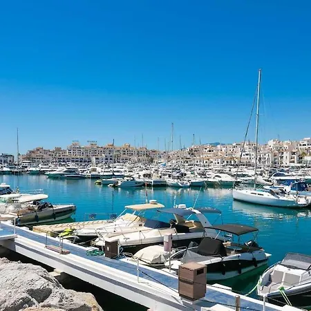 - Marina Banus, Puerto Banus, 2br Renovated, Pool & Parking * 마르베야