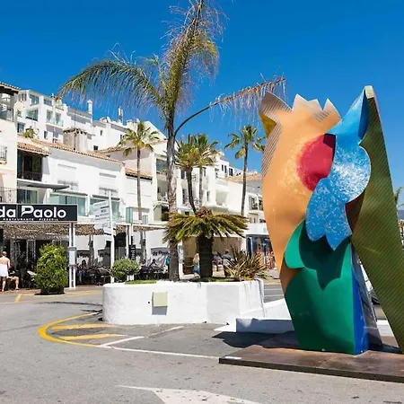 - Marina Banus, Puerto Banus, 2br Renovated, Pool & Parking