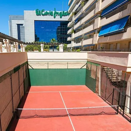 - Marina Banus, Puerto Banus, 2br Renovated, Pool & Parking Lejlighed *