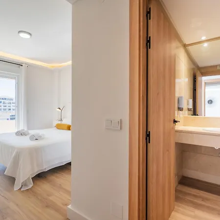 - Marina Banus, Puerto Banus, 2br Renovated, Pool & Parking * Marbella