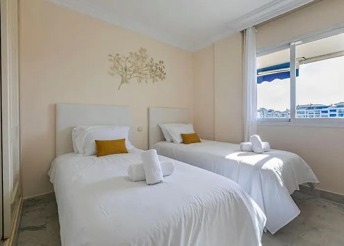 - Marina Banus, Puerto Banus, 2br Renovated, Pool & Parking