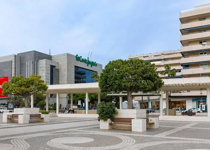 - Marina Banus, Puerto Banus, 2br Renovated, Pool & Parking Apartman *
