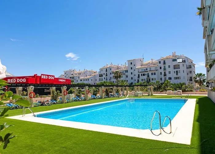 - Marina Banus, Puerto Banus, 2br Renovated, Pool & Parking Apartman *