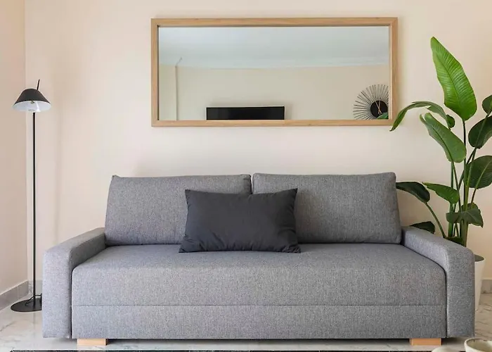 Apartament - Marina Banus, Puerto Banus, 2br Renovated, Pool & Parking *