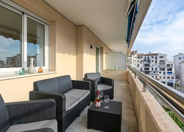 - Marina Banus, Puerto Banus, 2br Renovated, Pool & Parking Marbellac