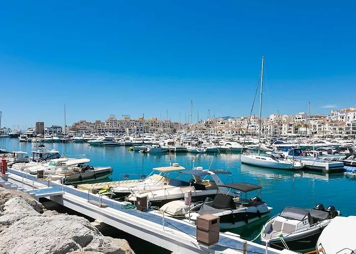 - Marina Banus, Puerto Banus, 2br Renovated, Pool & Parking * Marbellac