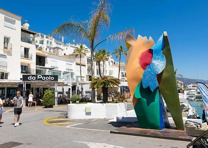 - Marina Banus, Puerto Banus, 2br Renovated, Pool & Parking