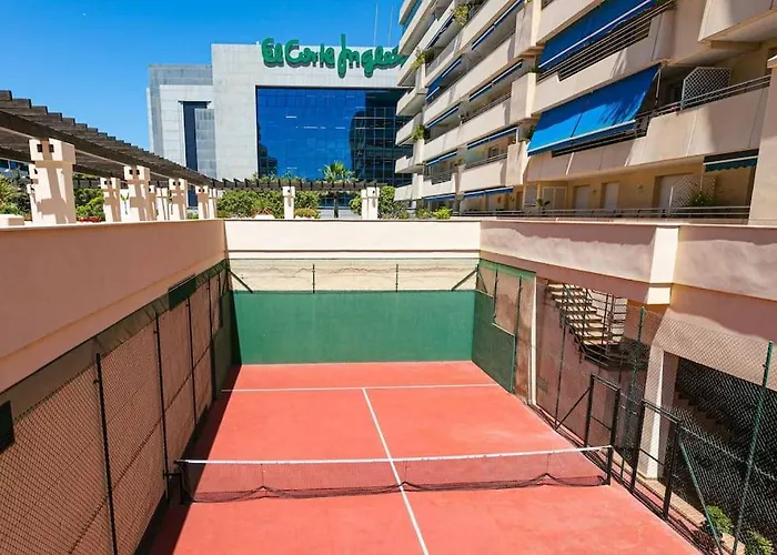 - Marina Banus, Puerto Banus, 2br Renovated, Pool & Parking Apartament *