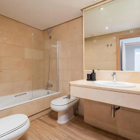 - Marina Banus, Puerto Banus, 2br Renovated, Pool & Parking Apartment *