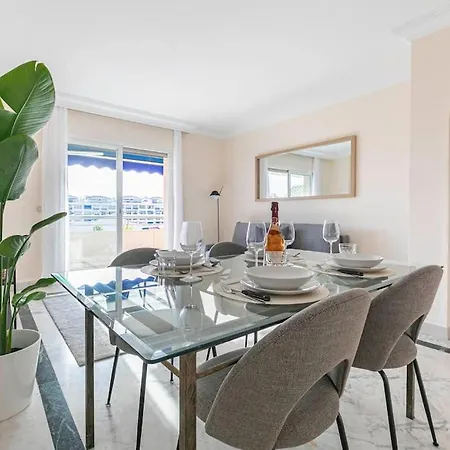 - Marina Banus, Puerto Banus, 2br Renovated, Pool & Parking * Марбелья