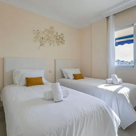 - Marina Banus, Puerto Banus, 2br Renovated, Pool & Parking